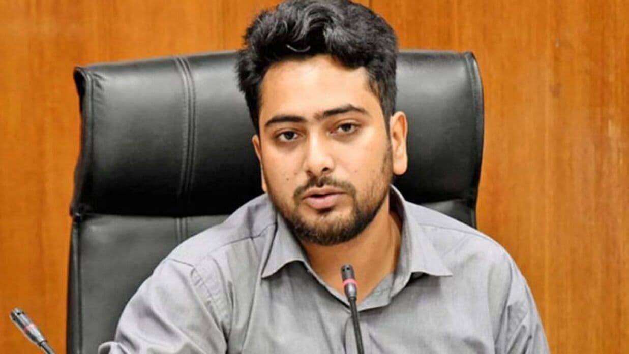 চাকরিবিধি লঙ্ঘনকারী আমলাদের বিরুদ্ধে ব্যবস্থা নেওয়া হবে: উপদেষ্টা নাহিদ