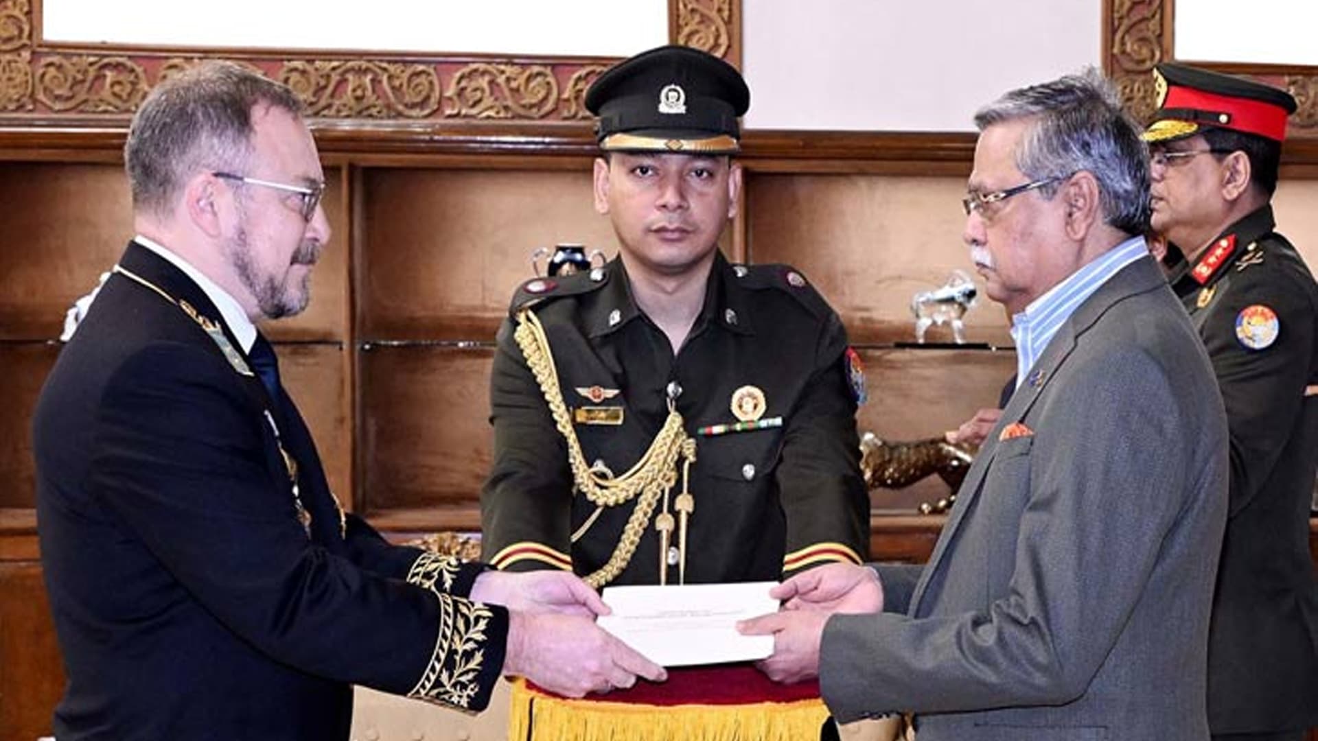 ভিসা সহজীকরণসহ রাশিয়াকে আরও জনশক্তি নেয়ার আহ্বান রাষ্ট্রপতির