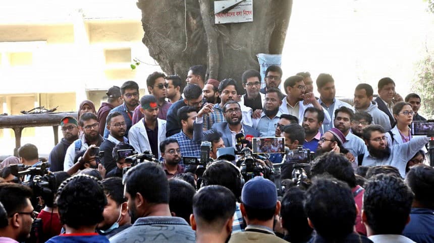 ভাতা বৃদ্ধি, মঙ্গলবার থেকে কাজে ফিরছেন ট্রেইনি চিকিৎসকেরা