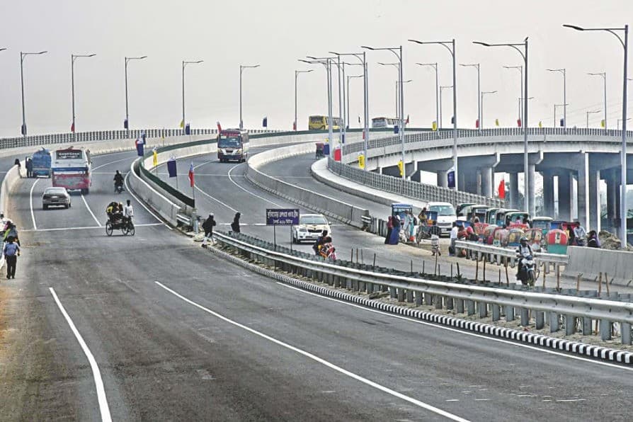 এক্সপ্রেসওয়েতে দুর্ঘটনায় প্রাণ ঝরল ৫ জনের