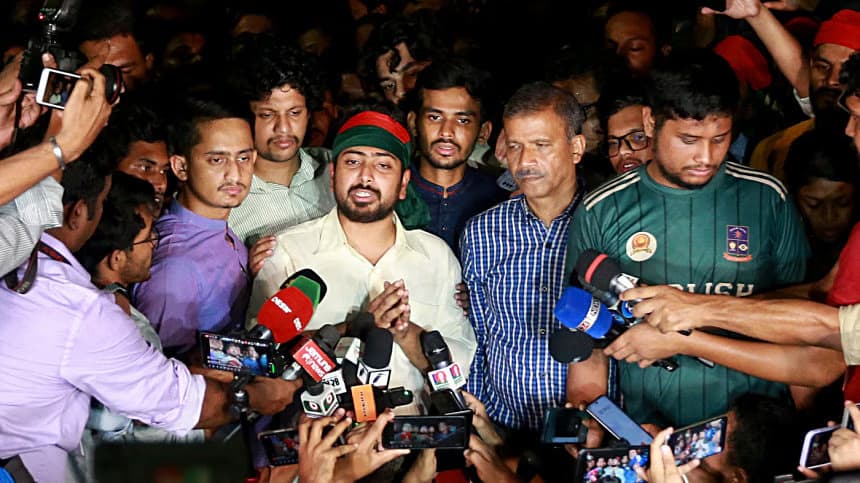 ২৪ ঘণ্টার মধ্যে অন্তর্বর্তীকালীন সরকার চূড়ান্ত হবে: বঙ্গভবনে বৈঠক শেষে নাহিদ