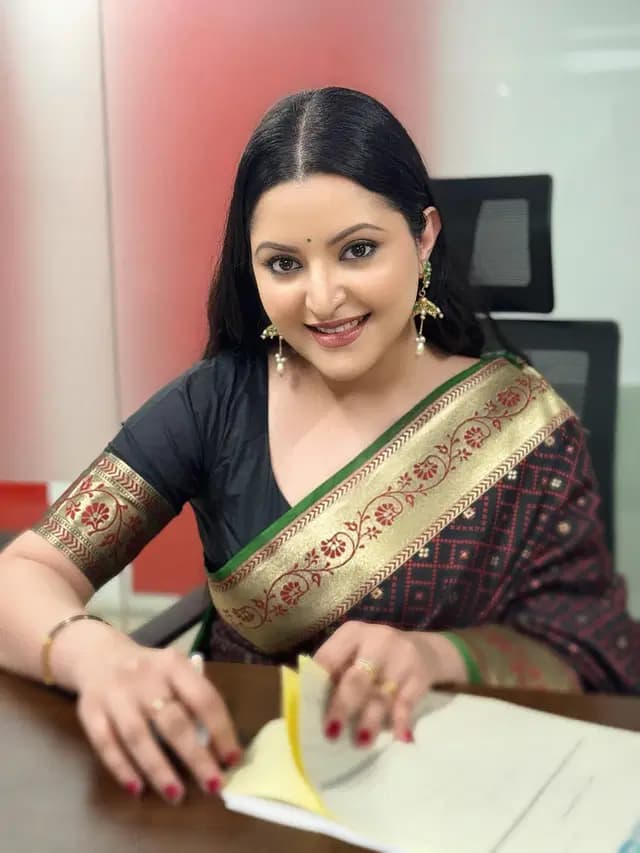 আদালতে আত্মসমর্পণ করে জামিন পেলেন পরীমনি