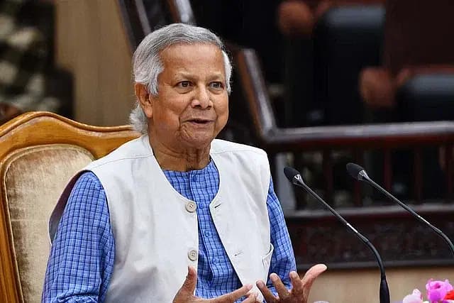 আহতদের বিদেশে পাঠাতে দূতাবাসের সহযোগিতা নেওয়ার পরামর্শ প্রধান উপদেষ্টার