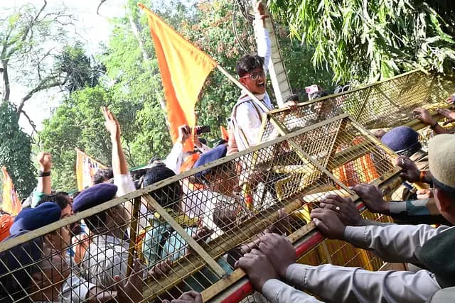 আগরতলায় বাংলাদেশ মিশনে হামলার ঘটনায় তিন পুলিশ সাময়িক বরখাস্ত, গ্রেপ্তার ৭