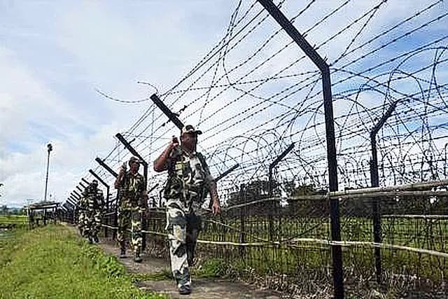 পশ্চিমবঙ্গের ৮ জেলায় বাংলাদেশ সীমান্তে নিরাপত্তা জোরদার করেছে ভারত