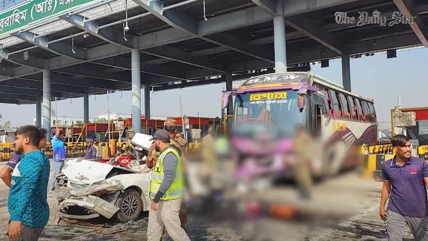 এক্সপ্রেসওয়ের টোলপ্লাজায় বাসচাপা: চালকসহ গ্রেপ্তার ২