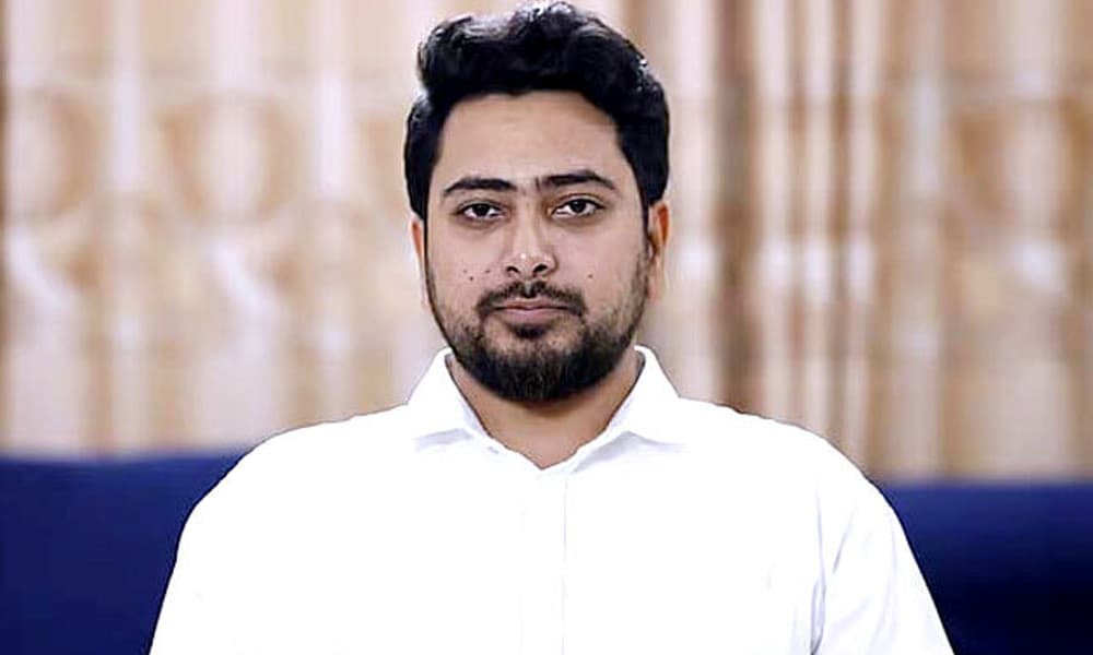 সরকার থেকে পদত্যাগ করলেন নাহিদ ইসলাম