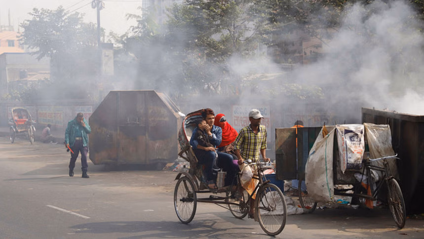 ‘খুব অস্বাস্থ্যকর’ বাতাস নিয়ে ঢাকা আজও শীর্ষে