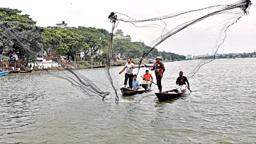 ১৫ এপ্রিল থেকে ৫৮ দিনের জন্য মাছ ধরা নিষিদ্ধ